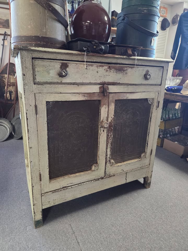 GURLEY ANTIQUES GALLERY
